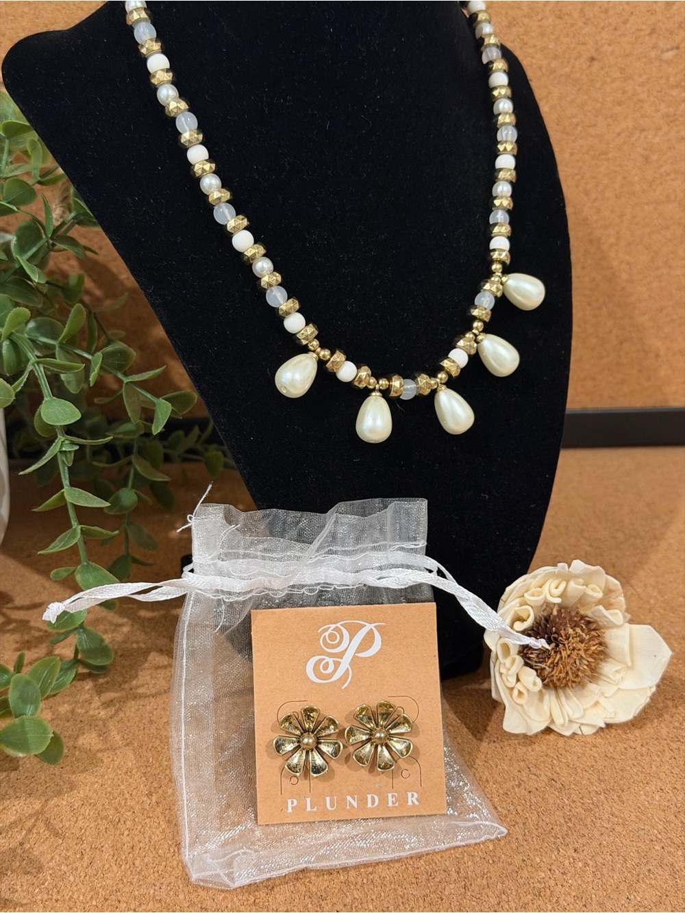 New Plunder Posse Gold and Pearl Jewelry. Free Earrings 🫣😉